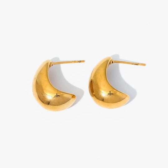Classic Minimalist Gold Stud Earrings E104