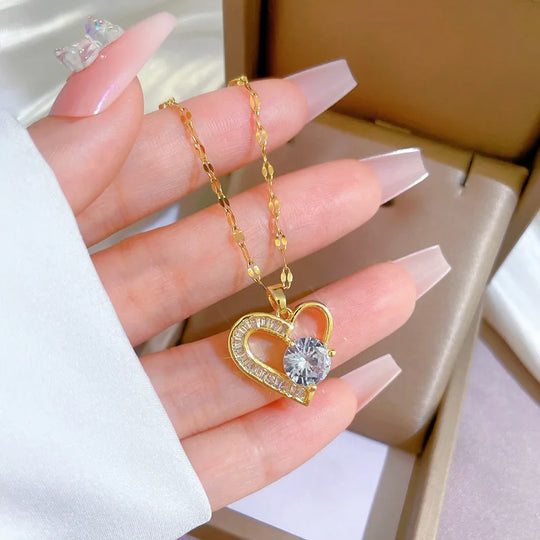 Elegante goldene Herzkette mit Zirkonstein N1980