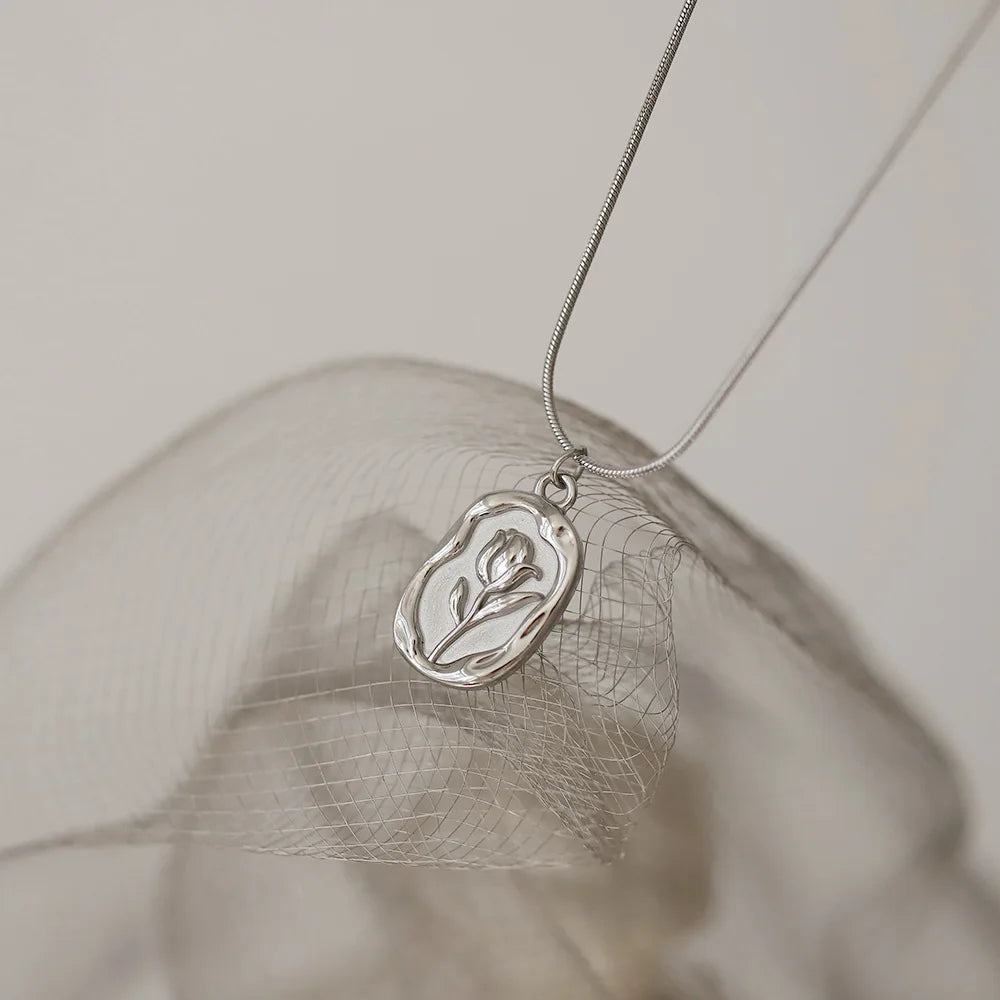 Elegante geometrische Tulpen-Rose-Anhänger-Halskette N305 