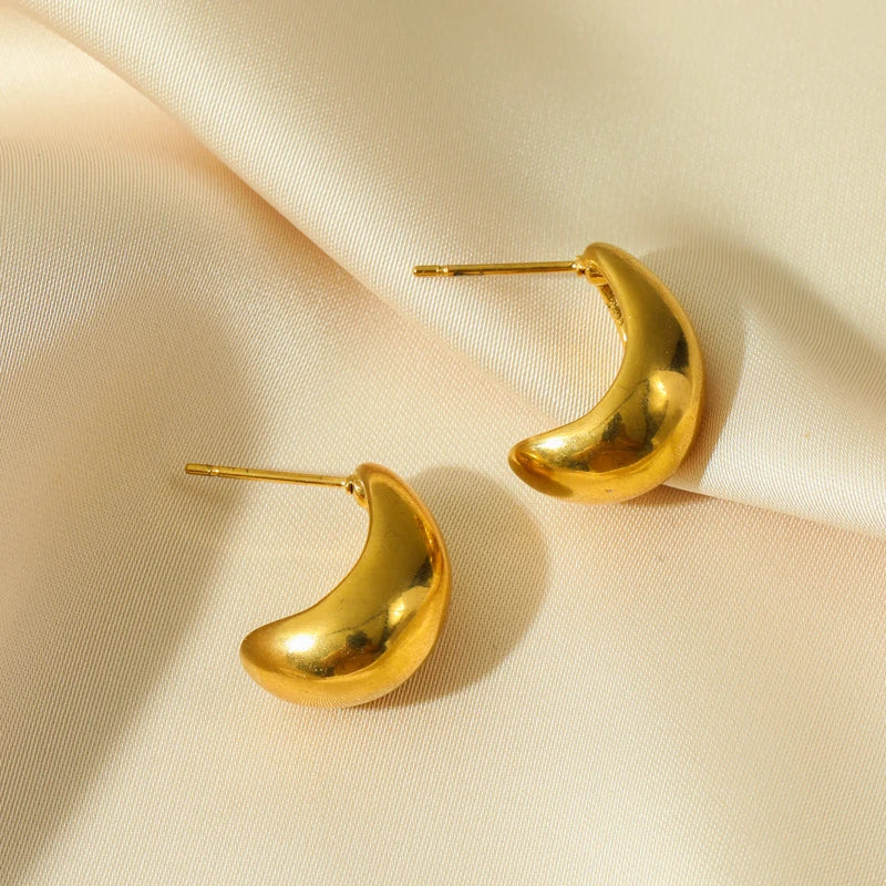 Classic Minimalist Gold Stud Earrings E104
