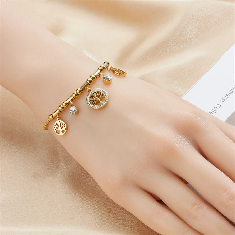 Elegant Gold Charm Bracelet with Crystal Accents B1011