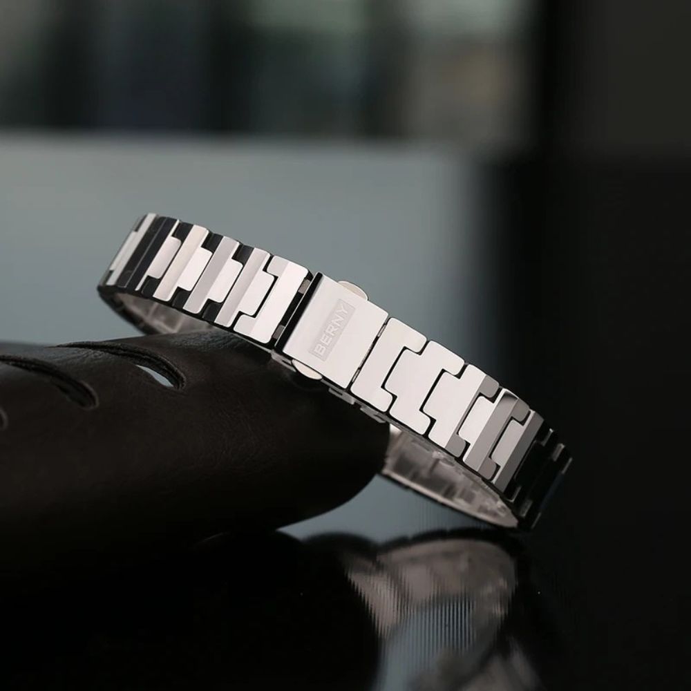 Classic Luxury Quartz Watch – Elegant Stainless Steel 33mm 2301L
